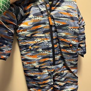 Kids Patagonia snow suit size 2T perfect condition